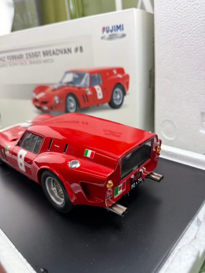 Super Rare-Fujimi 1:18 Scale Resin Collection FJM1218001 1962 Ferrari 250GT Breadvan 8 Guards Trophy - 7