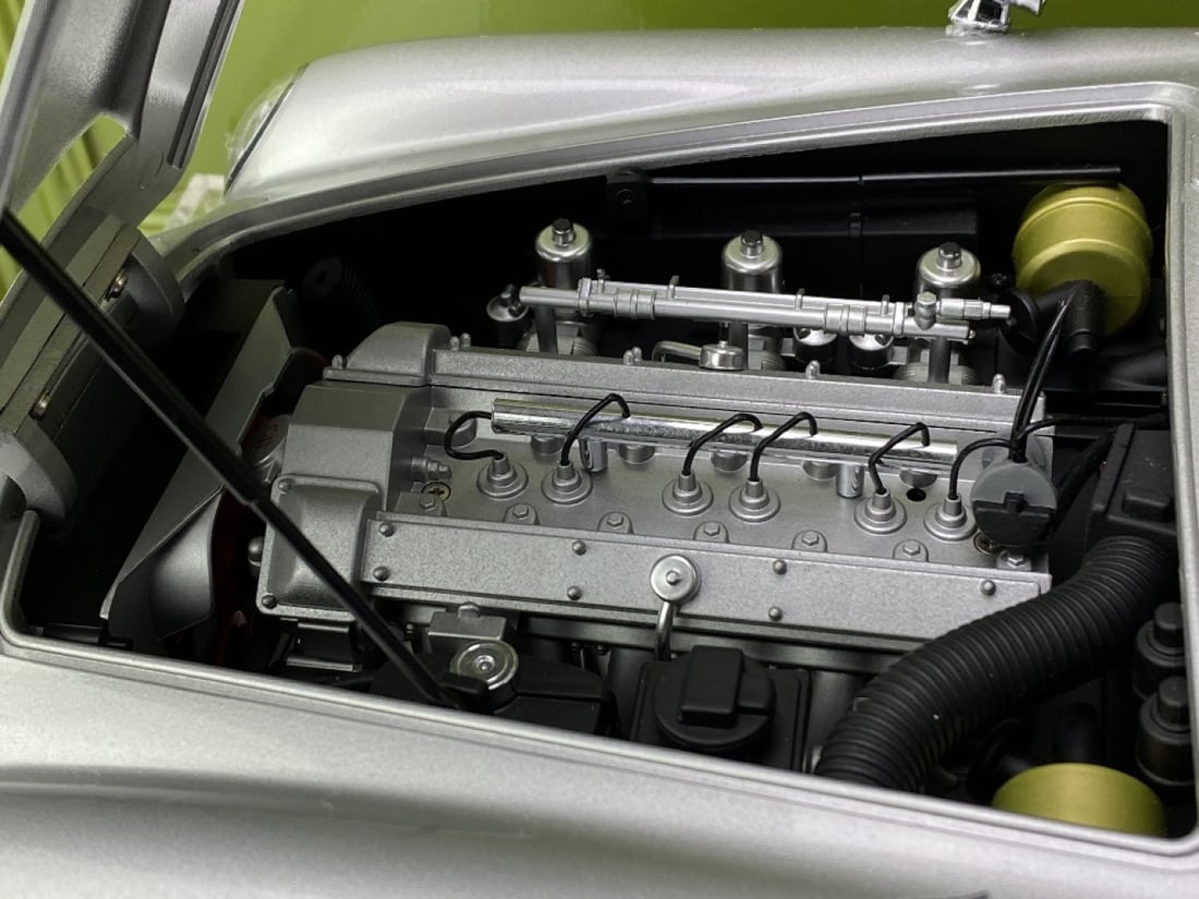 Hand Built Eaglemoss 1:8 Scale James Bond 1964 Aston Martin DB5, Goldfinger, Thunderball etc +Case - 9