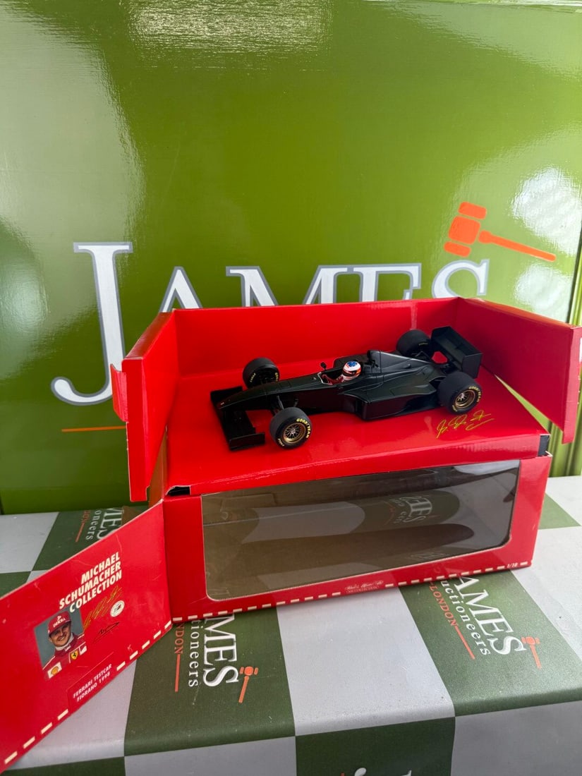 Michael Schumacher Collection 1:18 Ferrari Test Car Fiorano: Michael Schumacher Collection 1:18 Ferrari Test Car Fiorano- A rare undisplayed example complete as pictured with original packaging.Mint Example.