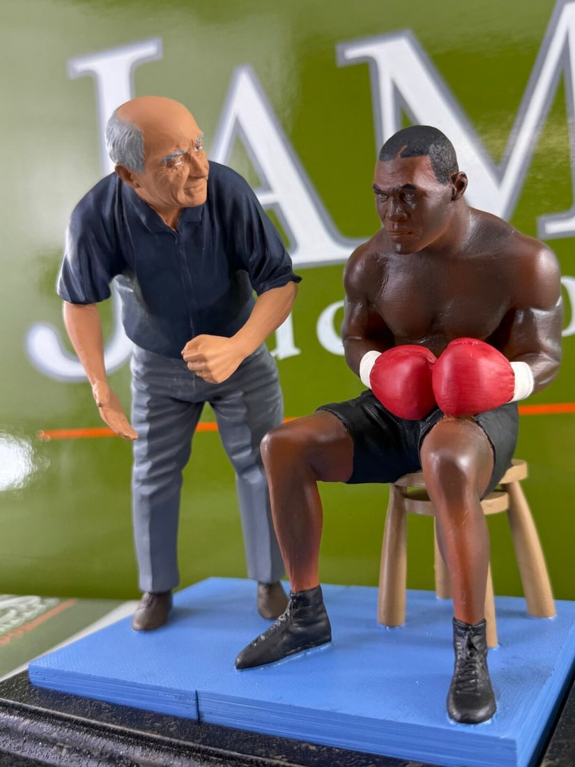 Mike Tyson & Cus D`Amato Heavyweight Boxing Champion The Art Of Sport By Endurance Figurine. Sculpte - 2