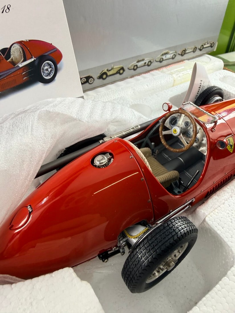 CMC-1:18 Scale M-056 Ferrari 500 F2 (1953) Der Doppelweltmeister - 3