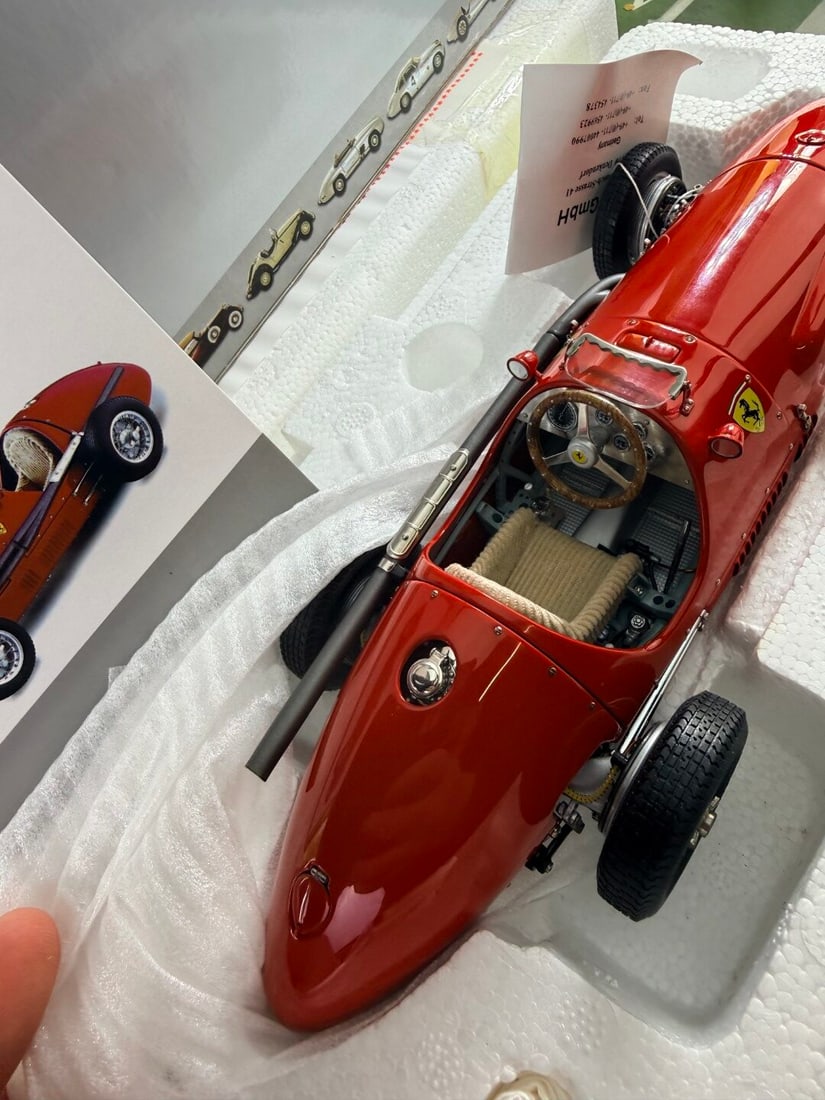 CMC-1:18 Scale M-056 Ferrari 500 F2 (1953) Der Doppelweltmeister - 7
