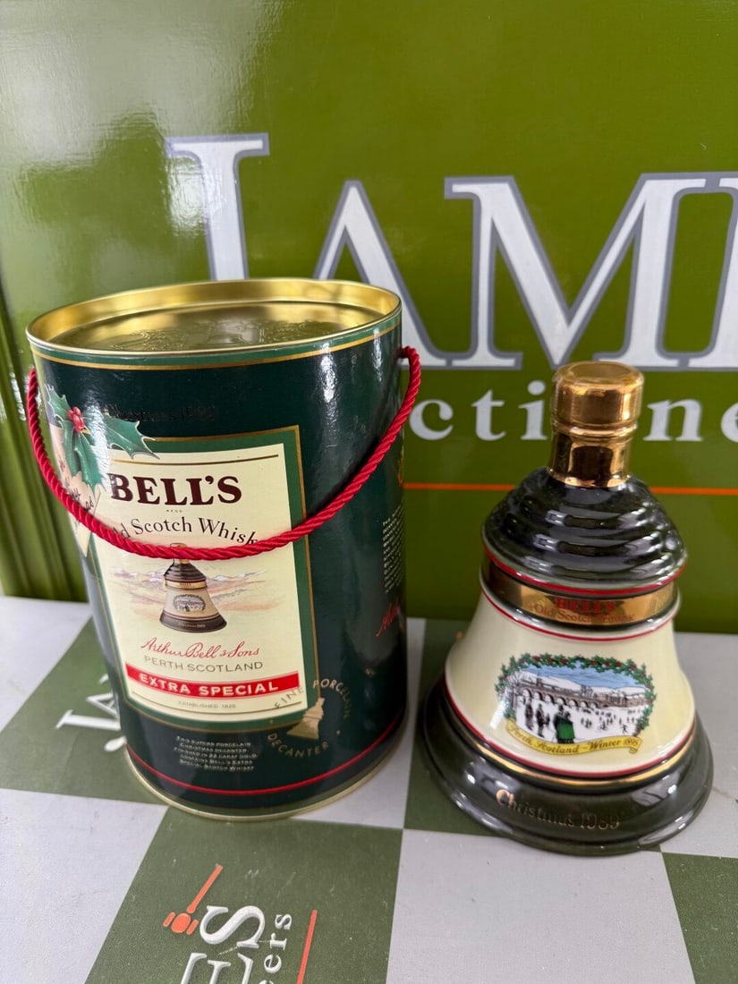 Bells Old Scotch Whiskey Ltd Edition 24 Carat Gold Christmas 1989 (1 of 3)
