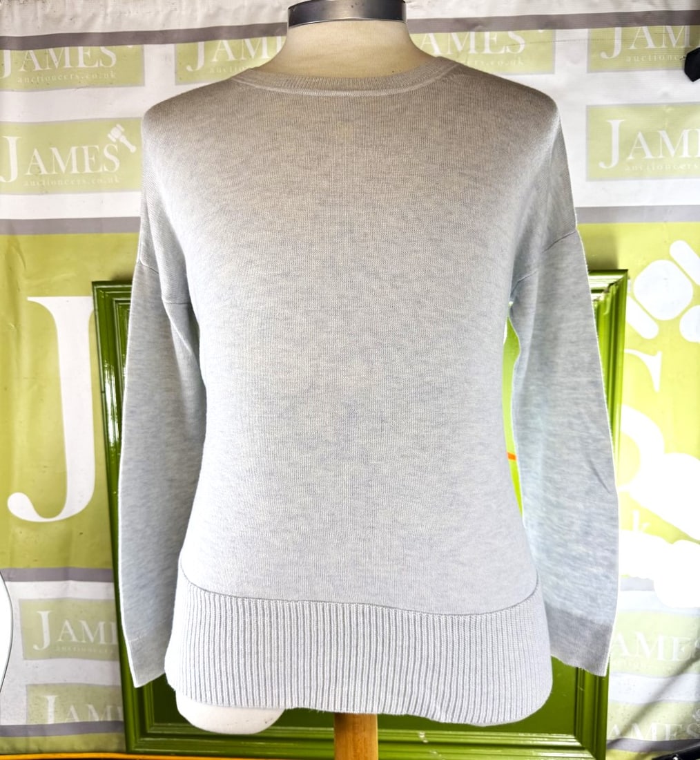 The White Company Ladies White Label Thin Summer Jumper-Size sml: The White Company - Ladies White Label Thin Summer Jumper-, size as pictured(Sml), from a well known premium pre owned retailer who specialises in top quality brand name garments, bags and shoes etc,