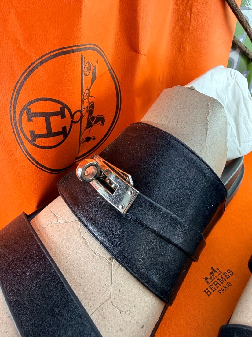 Hermes Paris Leather Calfskin & Kelly Buckle Sliders Size 9 GBP 1150 - 3
