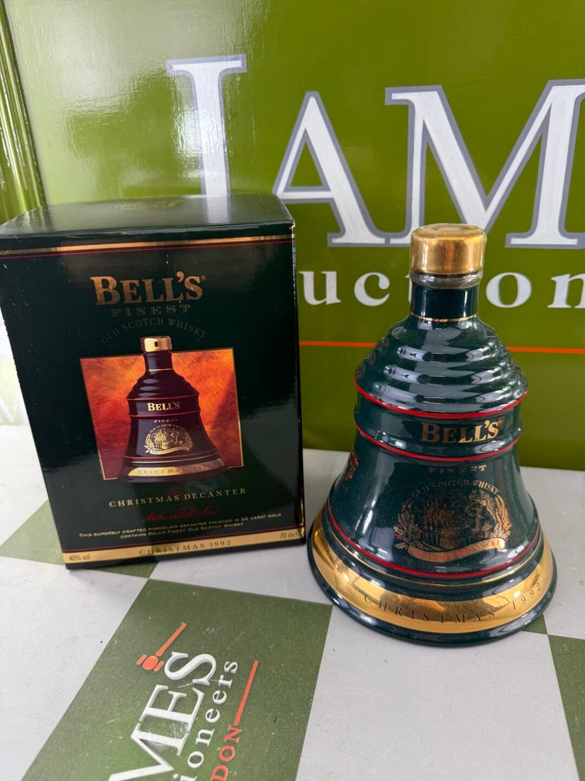 Bells Finest Whiskey Christmas Decanter -22 Carat Gold -1992 (1 of 3)
