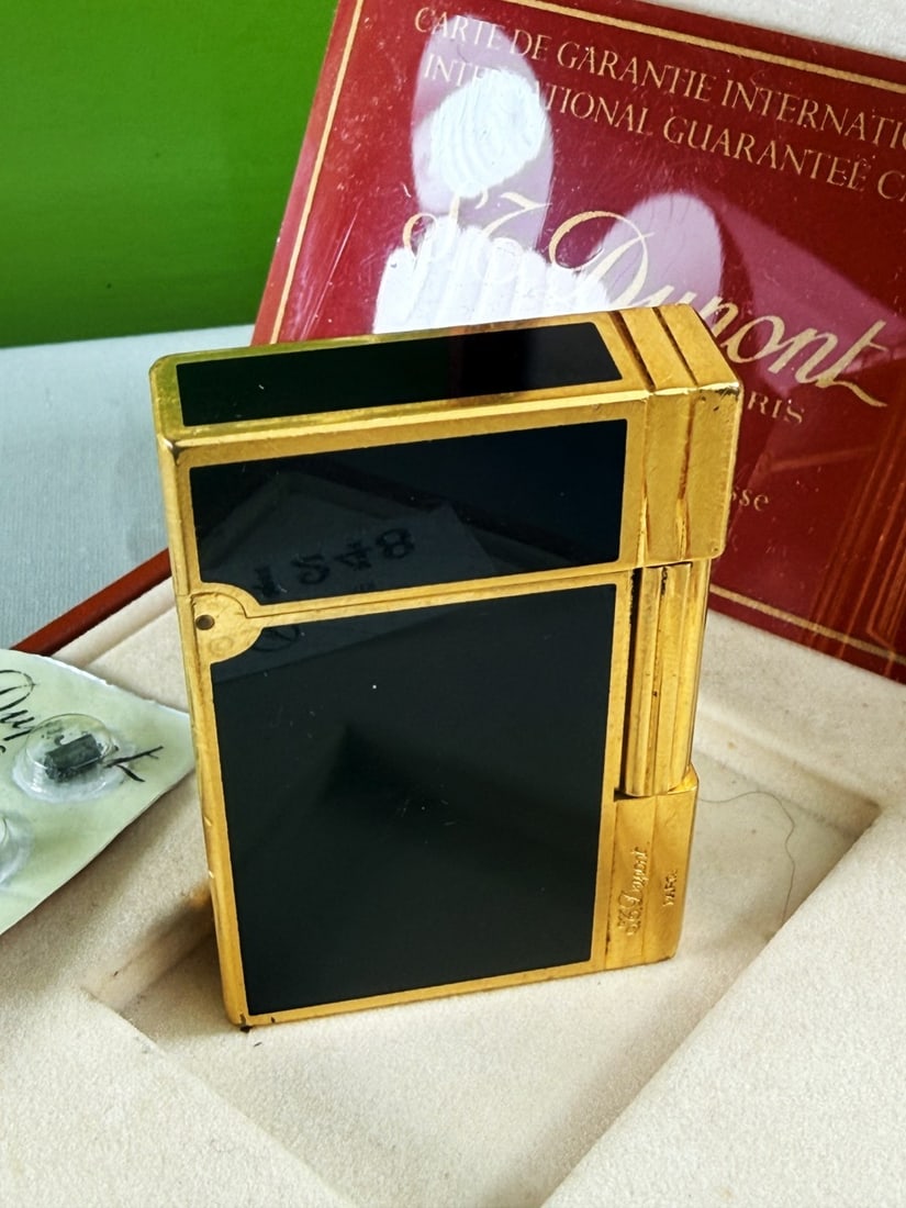A Dupont Gold Plated and Black Lacquer Lighter-Rare Complete. - 4
