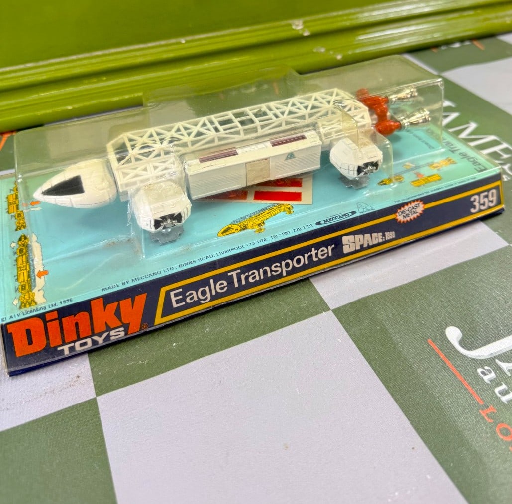 Dinky Toys #359 Space 1999 Eagle Transporter. (1 of 7)