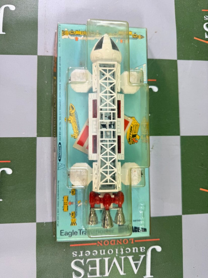 SOLD VIA BUY IT NOW-PLEASE DO NOT BID-Dinky Toys #359 Space 1999 Eagle Transporter. - 4