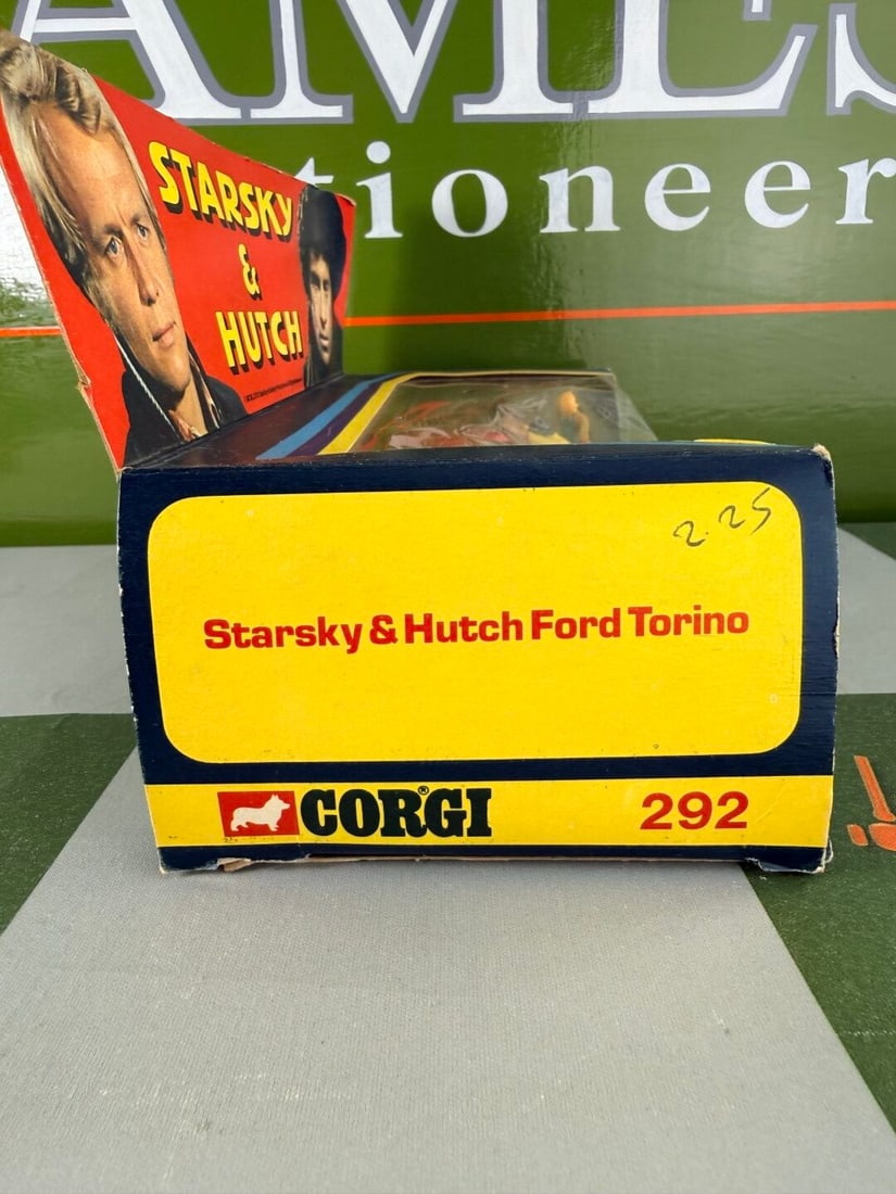 Corgi-1977 Dated Starsky & Hutch Ford Gran Torino # 292 - 2
