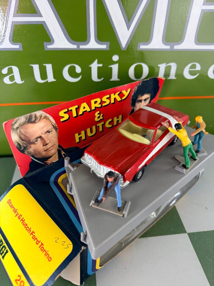 Corgi-1977 Dated Starsky & Hutch Ford Gran Torino # 292 - 4