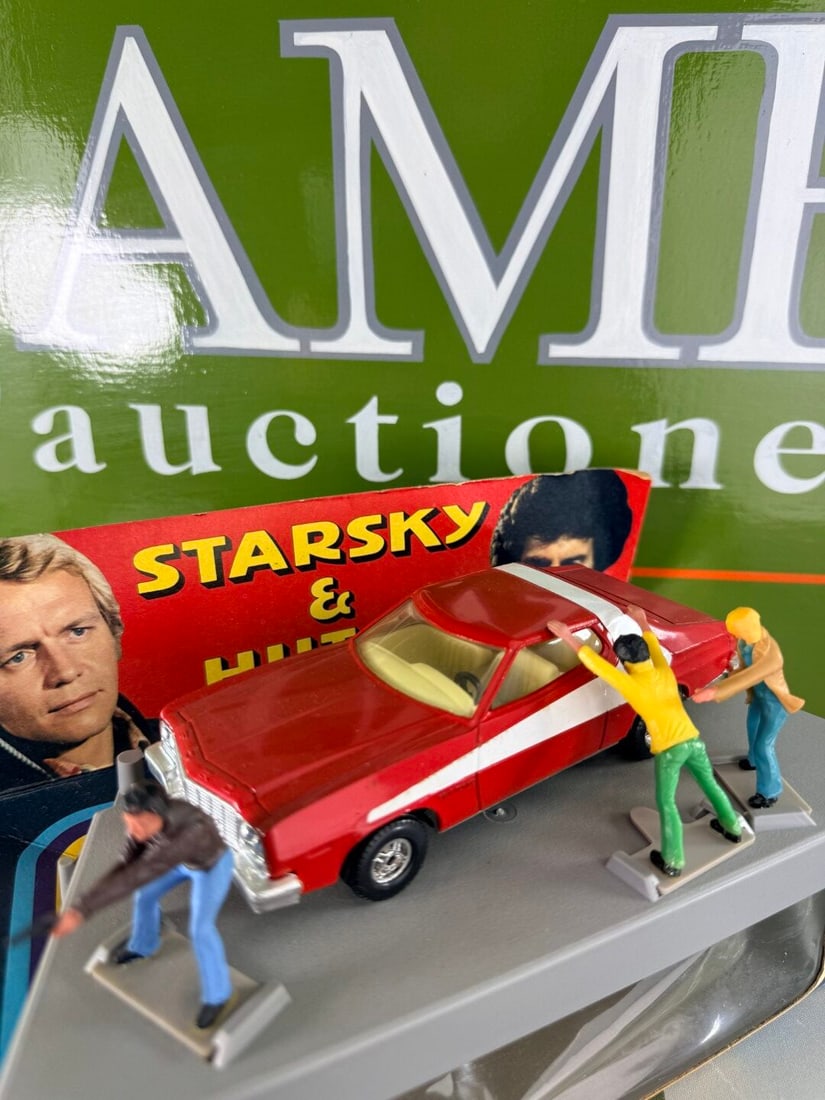 Corgi-1977 Dated Starsky & Hutch Ford Gran Torino # 292 - 5