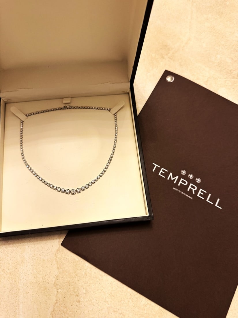 A Stunning Ladies Diamond 18Ct White Gold Necklace-Full Appraisal Included.: A Stunning Ladies Diamond 18Ct White Gold Necklace-Full Appraisel Included. One Hundred & Six brilliant cut diamonds, approx 17 inch. Approx 6.97 Carat & 925 stamped as pictured.Clarity