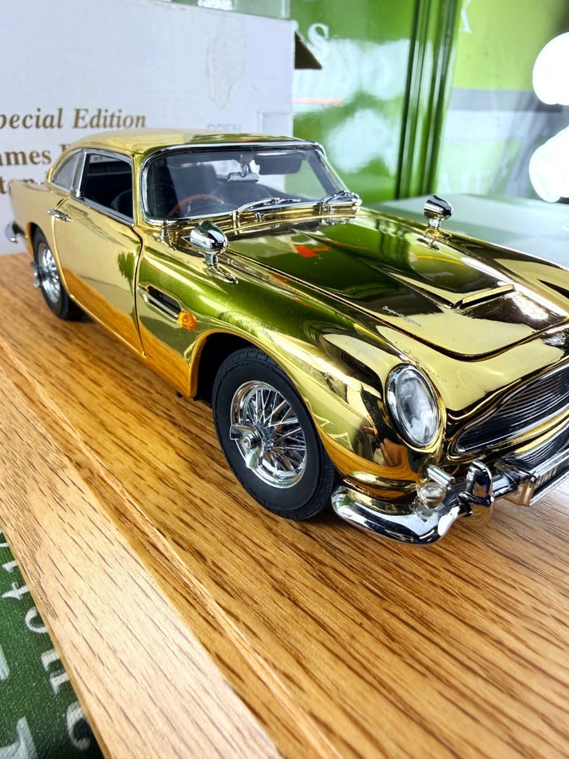 A Ltd Edition 22 Carat Gold Plated James Bond Aston Martin DB5 (1 of 11)