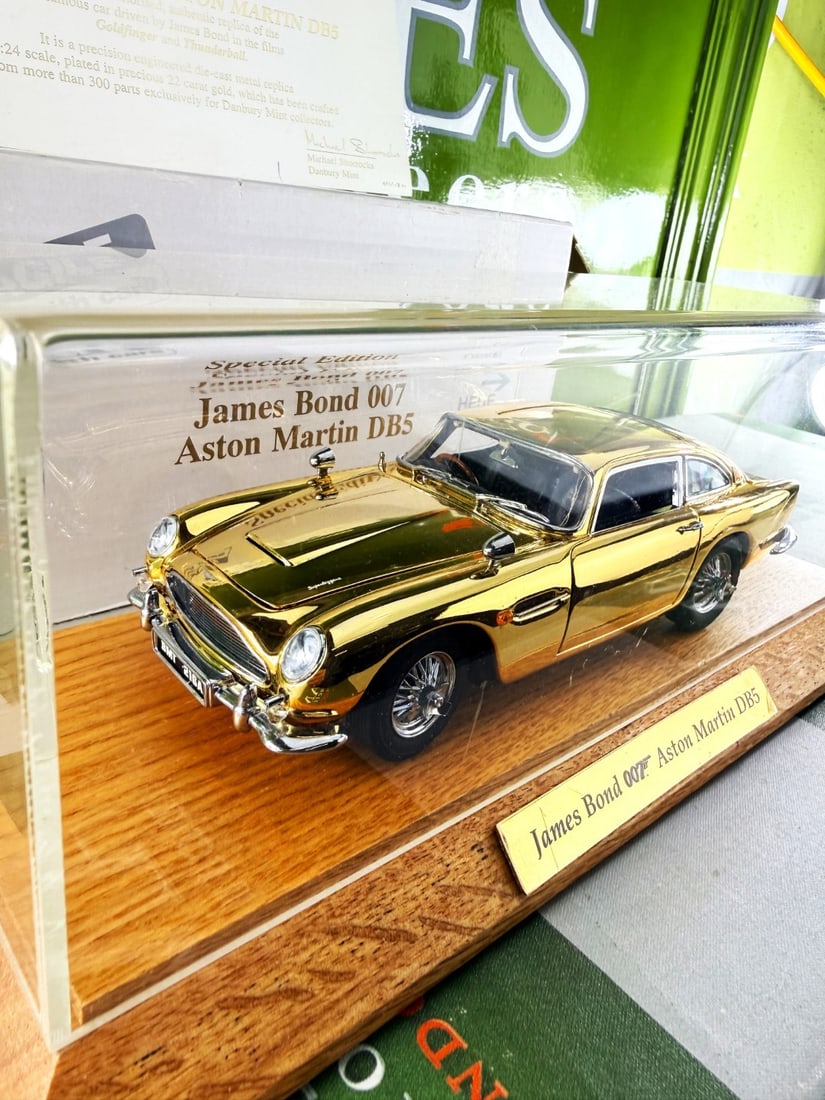 A Ltd Edition 22 Carat Gold Plated James Bond Aston Martin DB5 - 3