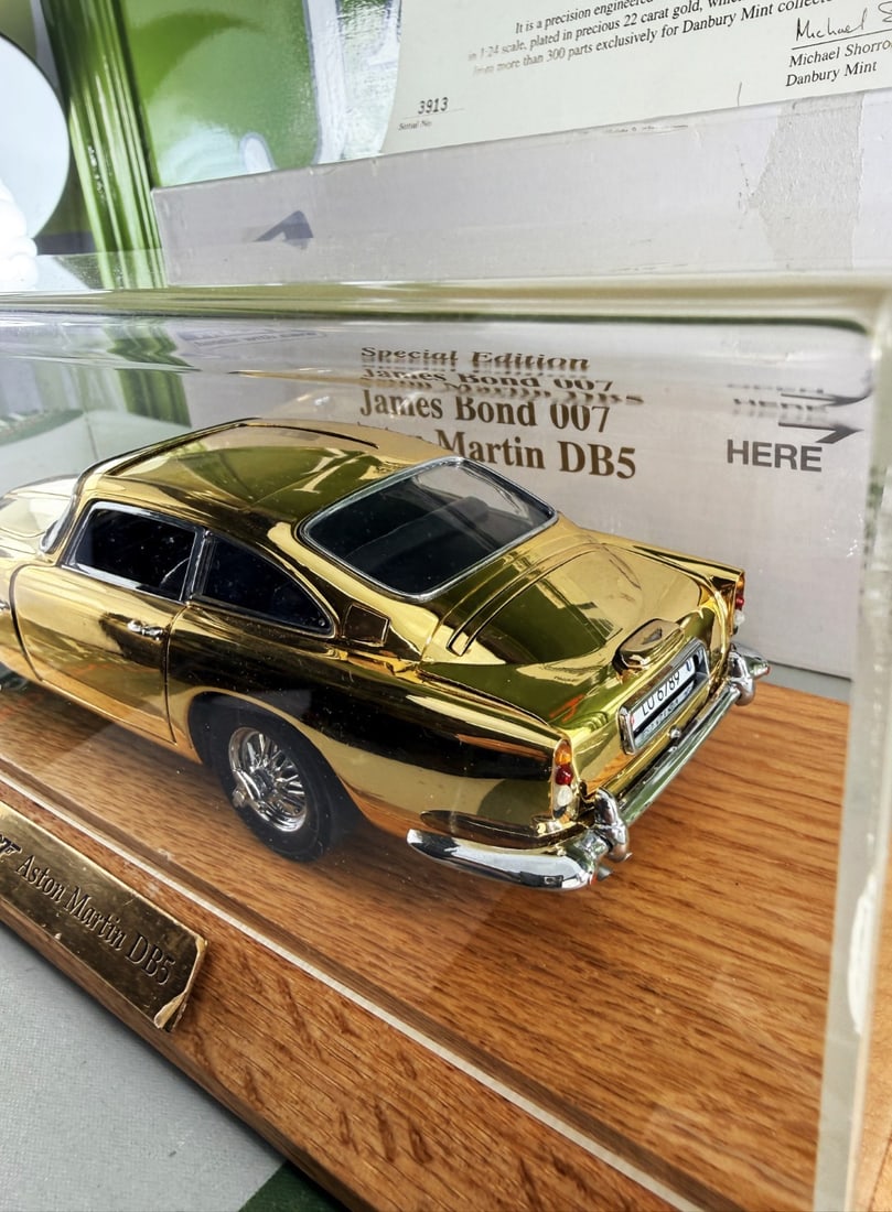 A Ltd Edition 22 Carat Gold Plated James Bond Aston Martin DB5 - 4