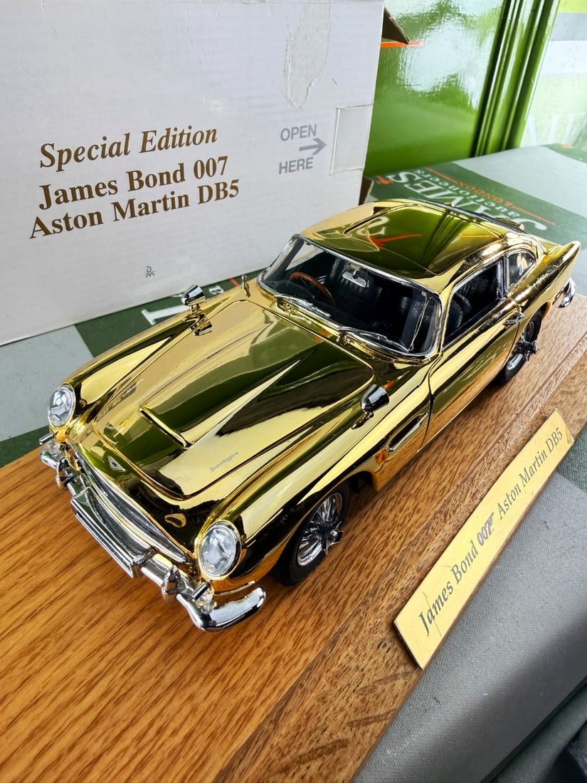 A Ltd Edition 22 Carat Gold Plated James Bond Aston Martin DB5 - 5