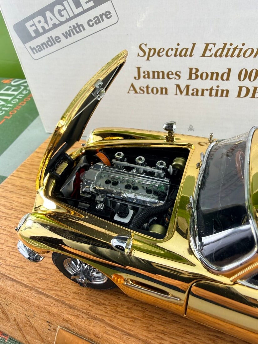 A Ltd Edition 22 Carat Gold Plated James Bond Aston Martin DB5 - 7