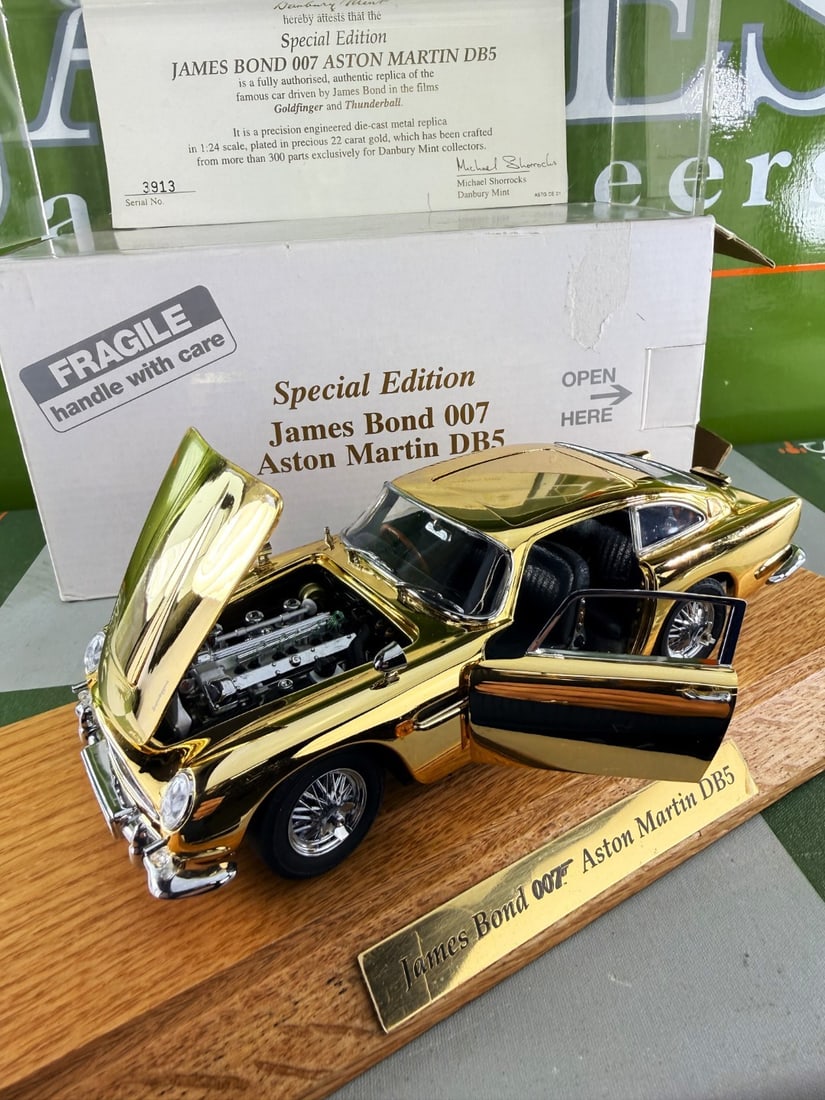 A Ltd Edition 22 Carat Gold Plated James Bond Aston Martin DB5 - 8