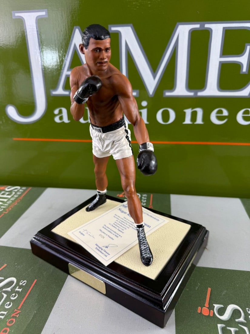 Sugar Ray Robinson Middleweight Boxing Champion- The Art Of Sport By Endurance Figurine. Sculpted by: Sugar Ray Robinson Middleweight Boxing Champion- The Art Of Sport By Endurance Figurine. Sculpted by Daniel Lovatt-