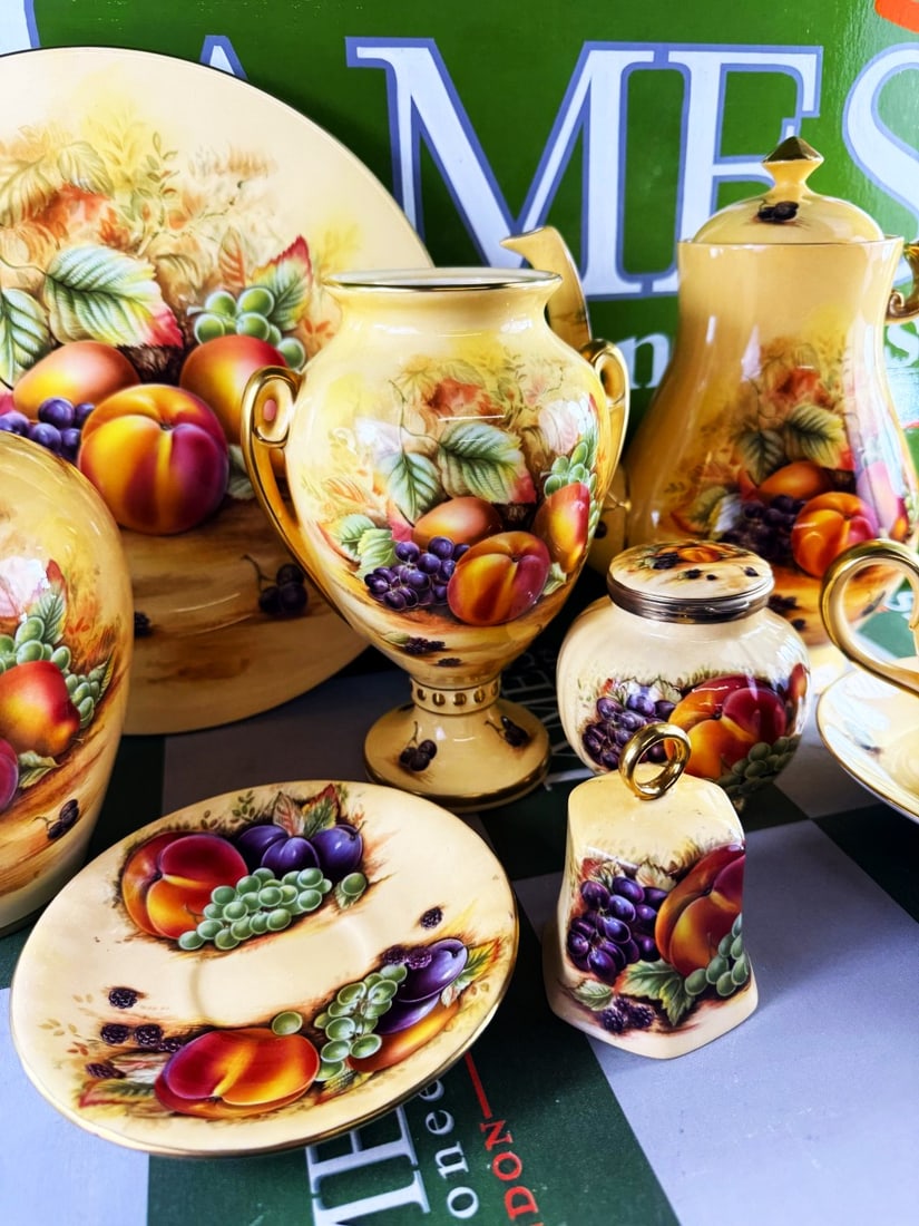 Aynsley Fine Bone China Orchard Gold Set Gold Leaf Rimmed. - 2