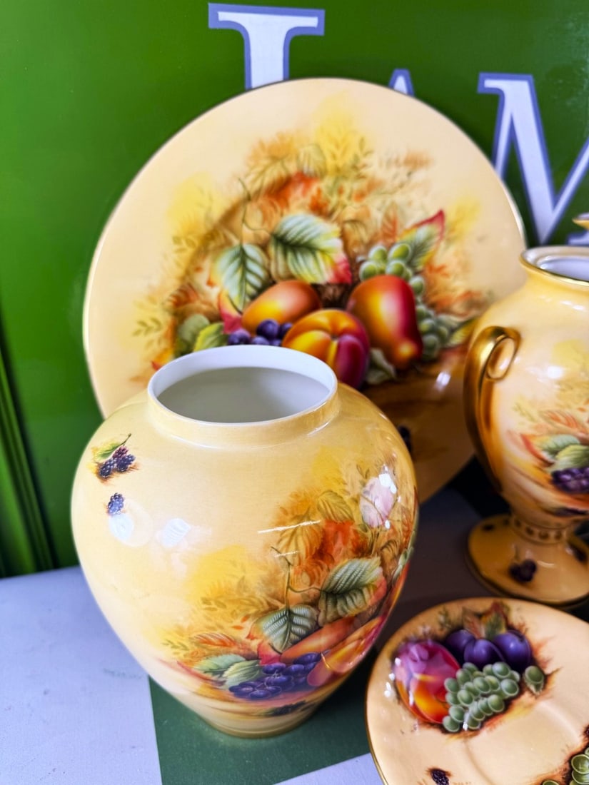 Aynsley Fine Bone China Orchard Gold Set Gold Leaf Rimmed. - 3