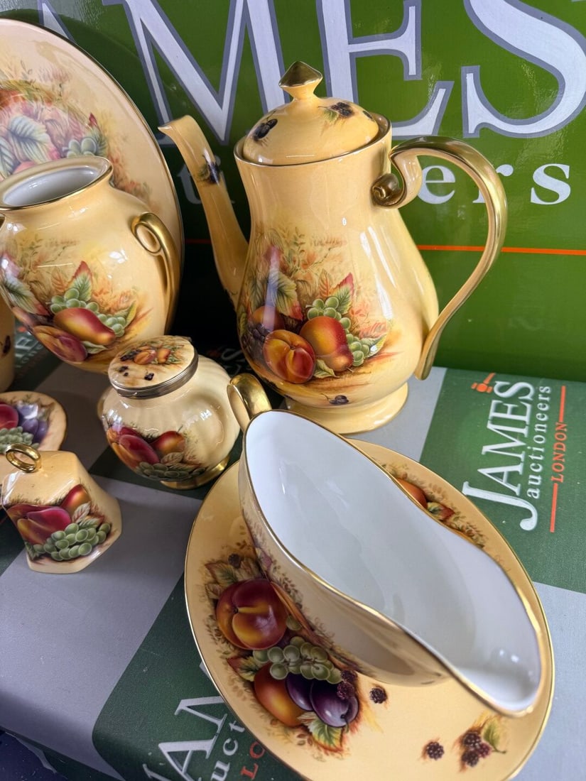 Aynsley Fine Bone China Orchard Gold Set Gold Leaf Rimmed. - 4