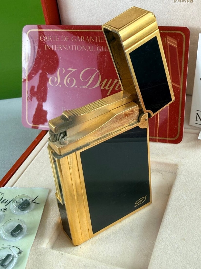 A Dupont Gold Plated and Black Lacquer Lighter-Rare Complete. - 3