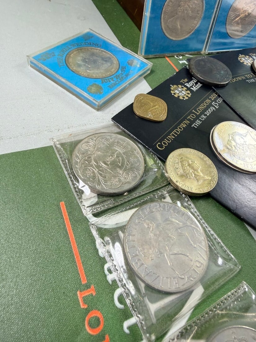 Collection of Vintage & Modern Coin Collectables - 7