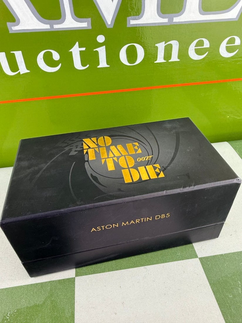 James Bond 007 Corgi Aston Martin DB5 Diecast `Battle Edition` - 2