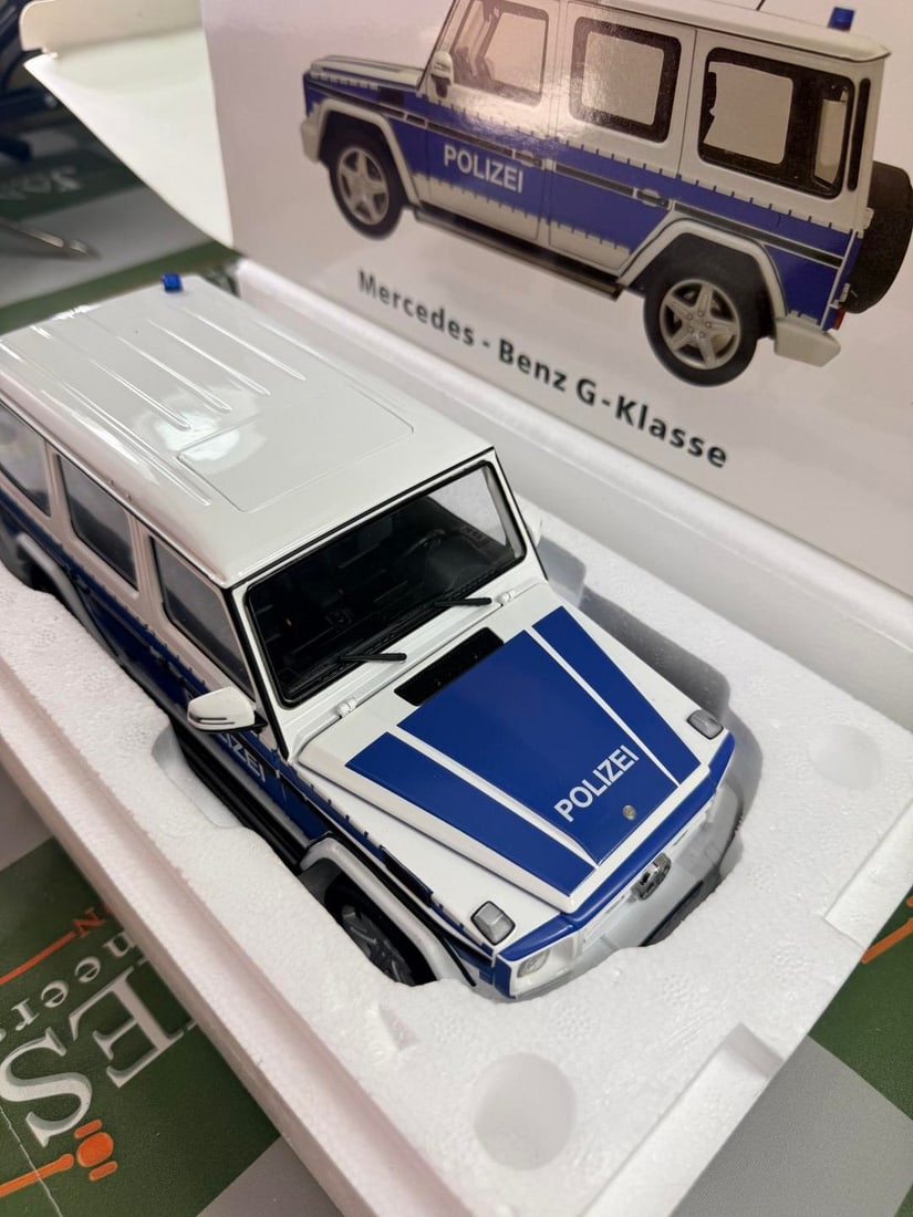 iScale 1:18 Mercedes G Class Polizei Edition. - 5