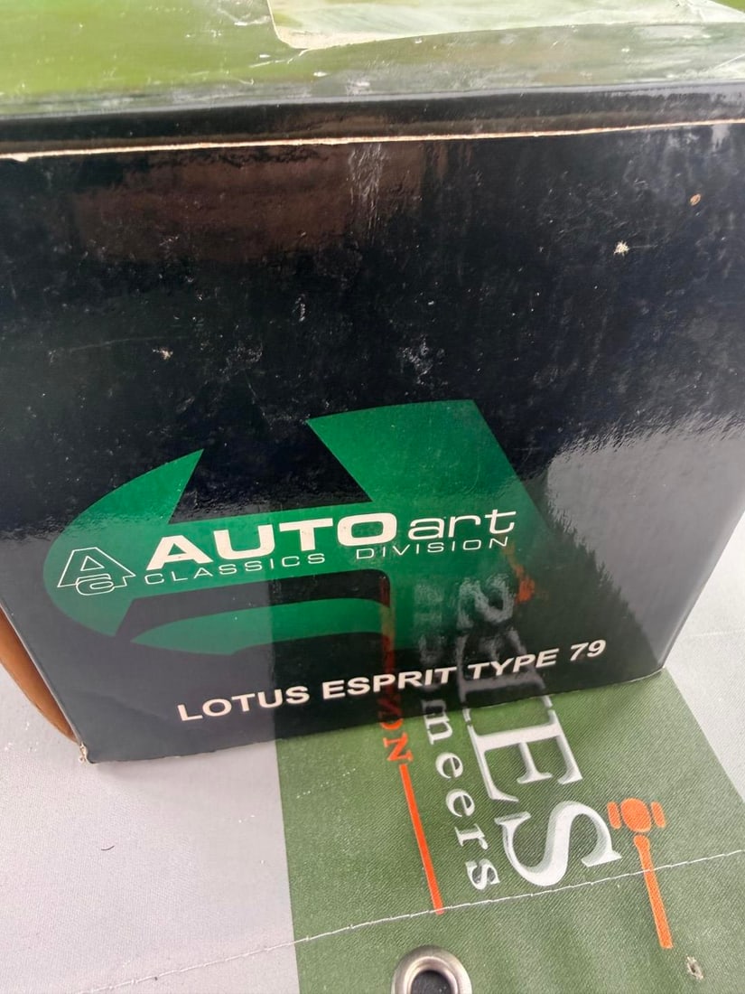 Auto Art Classics Division Lotus Esprit Type 79 Die Cast 1:18 - 2