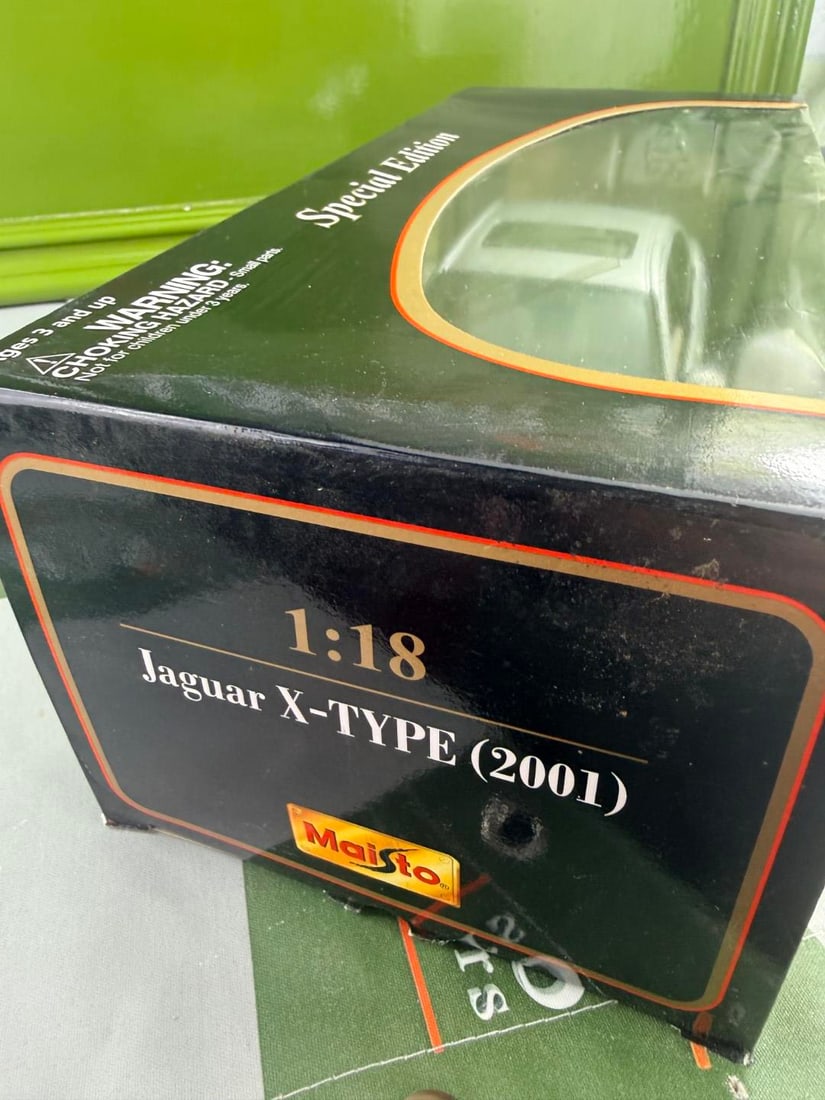 Maisto Jaguar X Type 2001 Special Edition 1:18 Scale - 3