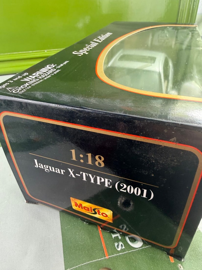 Maisto Jaguar X Type 2001 Special Edition 1:18 Scale - 2