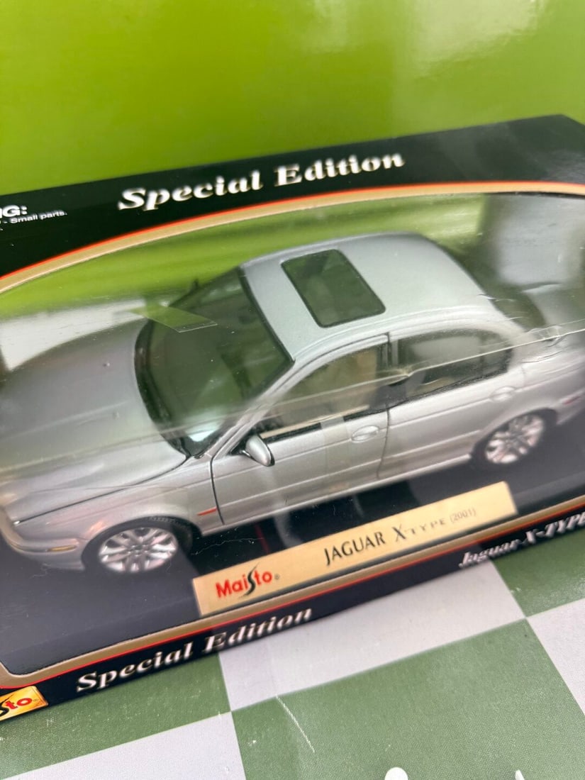 Maisto Jaguar X Type 2001 Special Edition 1:18 Scale - 3