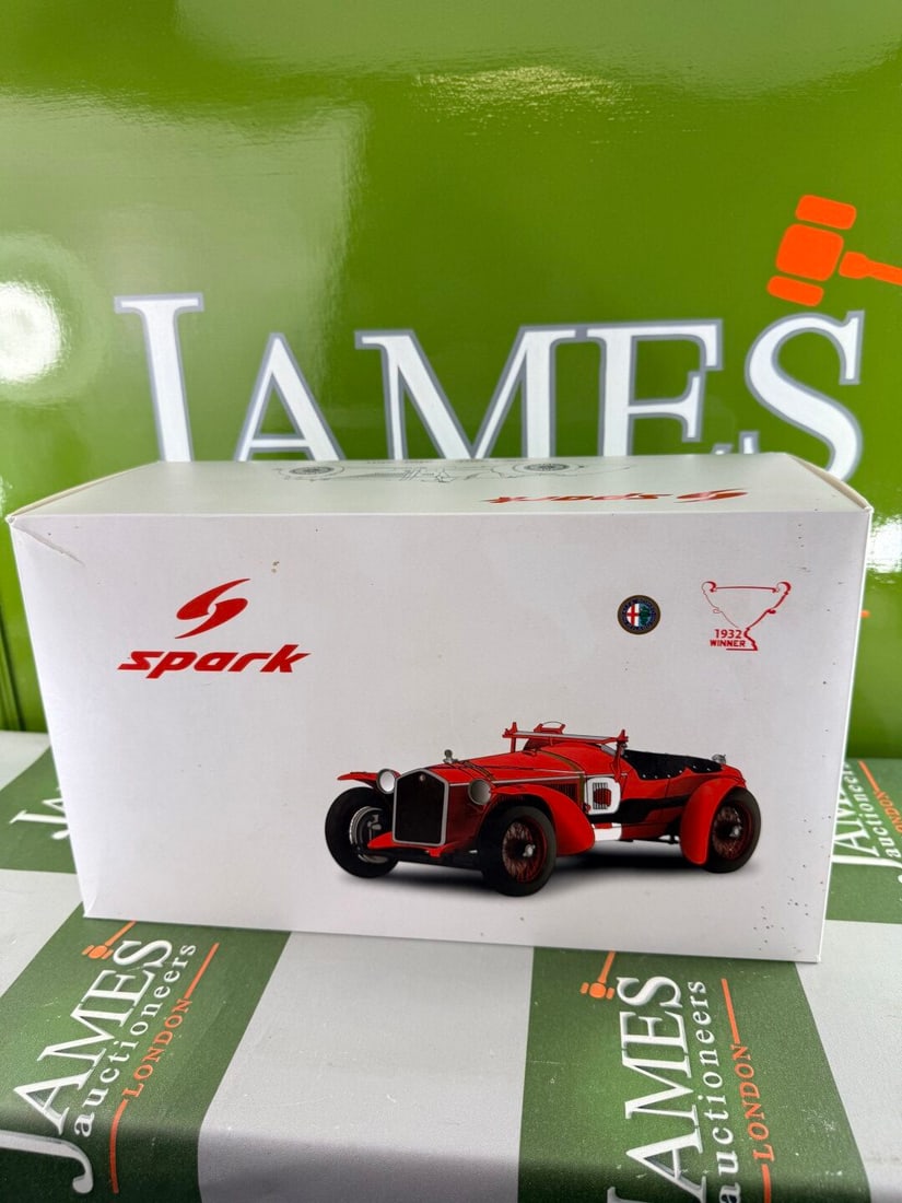 Spark Model (Minimax) 1:18 Scale Alfa Romeo 8C 1932 Le Mans Winner - 2