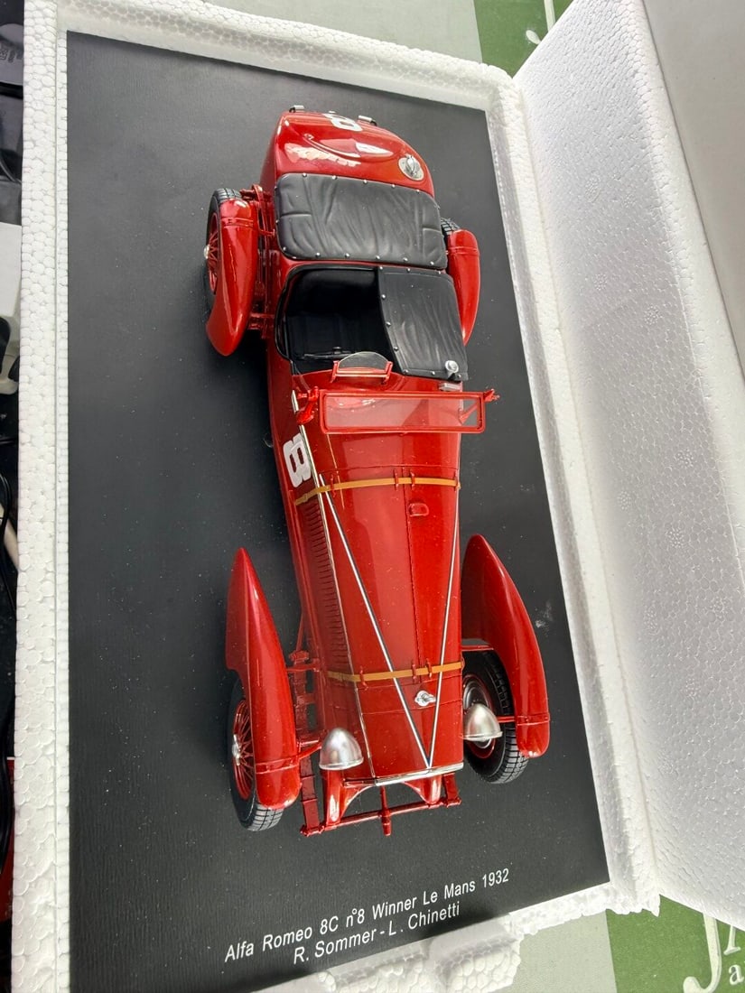 Spark Model (Minimax) 1:18 Scale Alfa Romeo 8C 1932 Le Mans Winner - 5