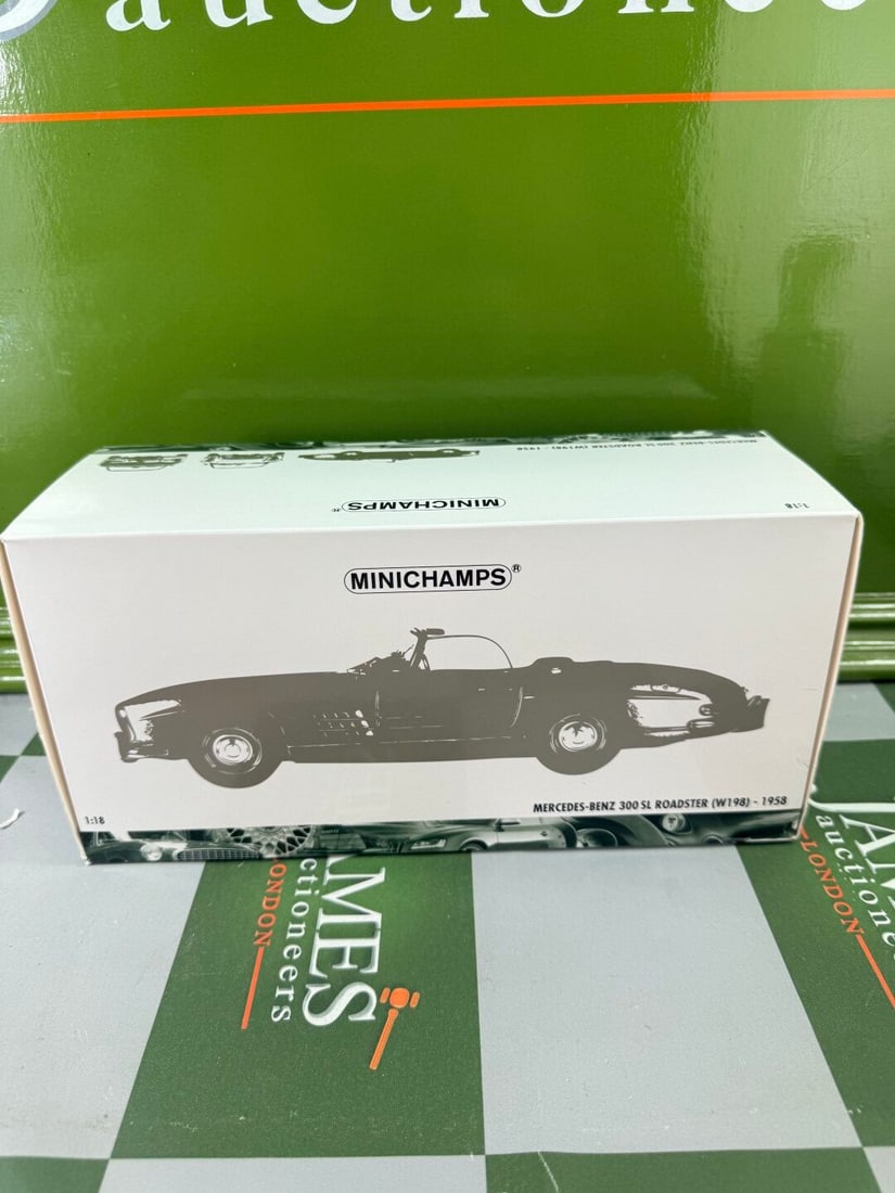 Minichamps Mercedes Benz 300SL Roadster (w198)-1958 1:18 Scale: Minichamps Mercedes Benz 300SL Roadster (w198)-1958 1:18 Scale, Excellent example available from private vendor collection.