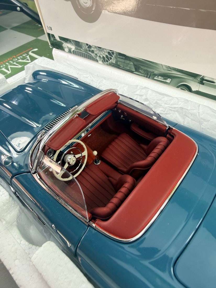 Minichamps Mercedes Benz 300SL Roadster (w198)-1958 1:18 Scale - 2