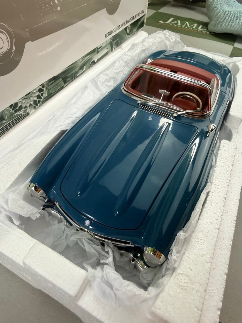 Minichamps Mercedes Benz 300SL Roadster (w198)-1958 1:18 Scale - 3