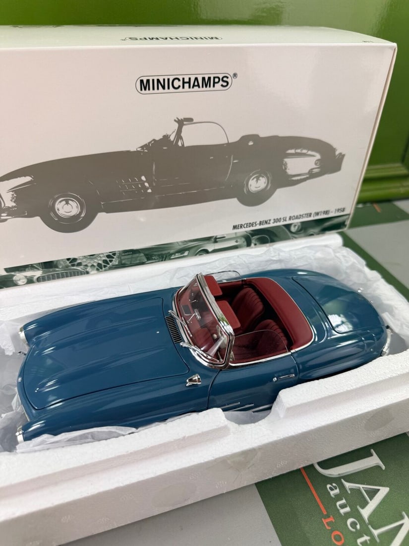 Minichamps Mercedes Benz 300SL Roadster (w198)-1958 1:18 Scale - 4