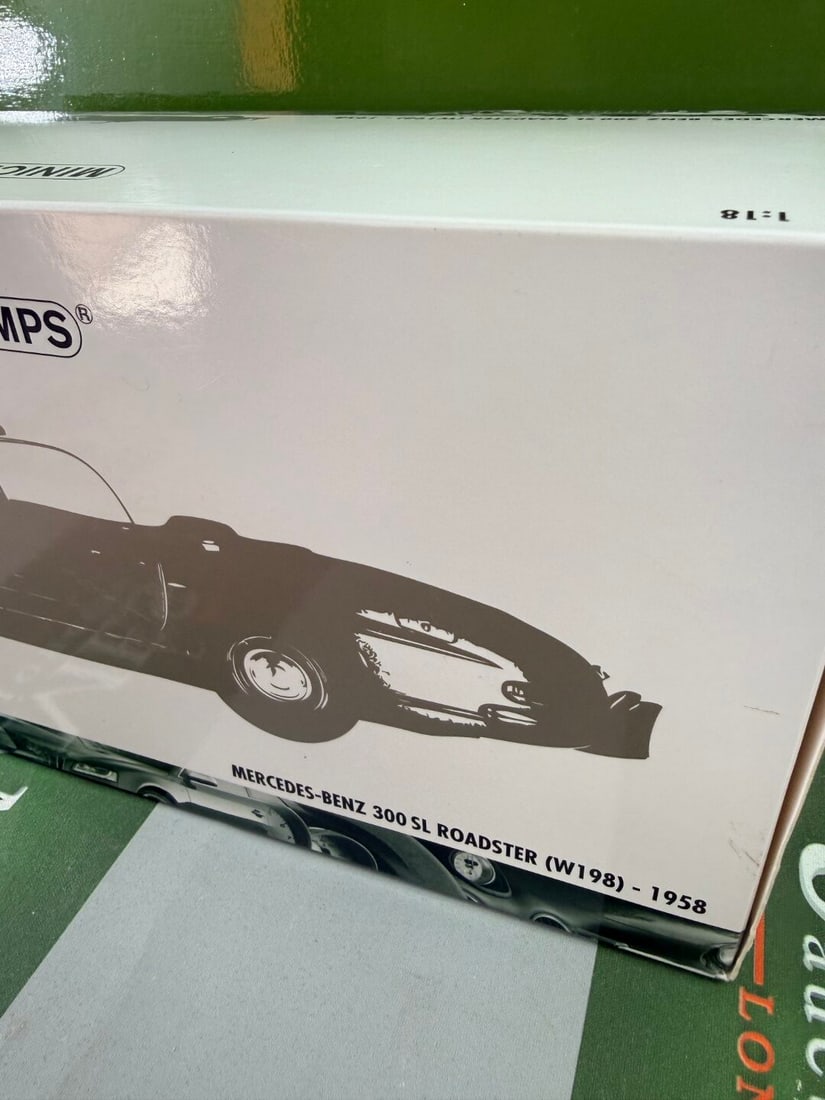 Minichamps Mercedes Benz 300SL Roadster (w198)-1958 1:18 Scale - 5