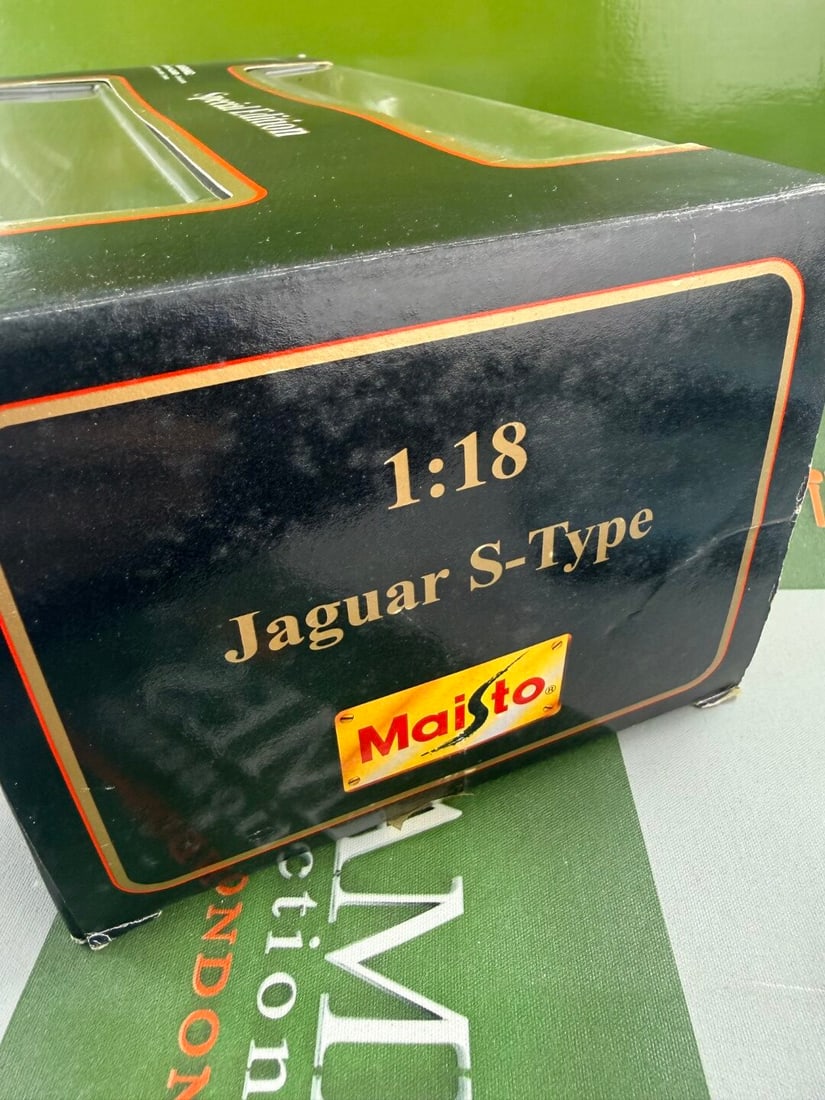 Maisto 1:18 Scale Jaguar S Type Special Edition - 3