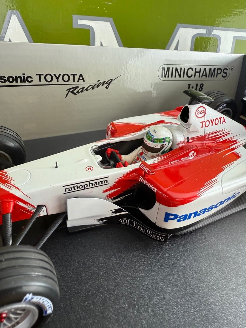 Minichamps Panasonic Toyota Racing TF102 F1 A.McNish 2002 - 4