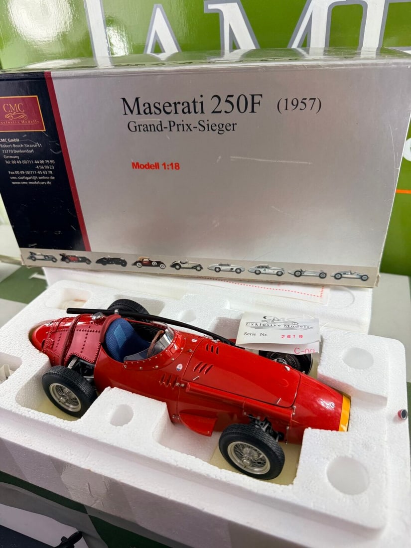 CMC-1:18 Scale Grand Prix Maserati 250F (1957) Grand-Prix-Sieger: CMC, a boxed 1:18 scale die-cast Grand Prix racing car model, comprising Maserati 250F (1957) “Grand-Prix-Sieger” (item no. M-051)