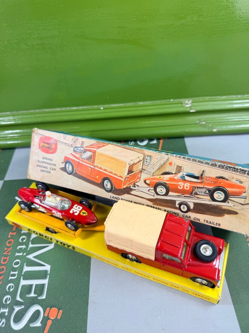 Boxed Corgi Gift Set Number 17, A Land-Rover With Ferrari Racing Car On Trailer - 2