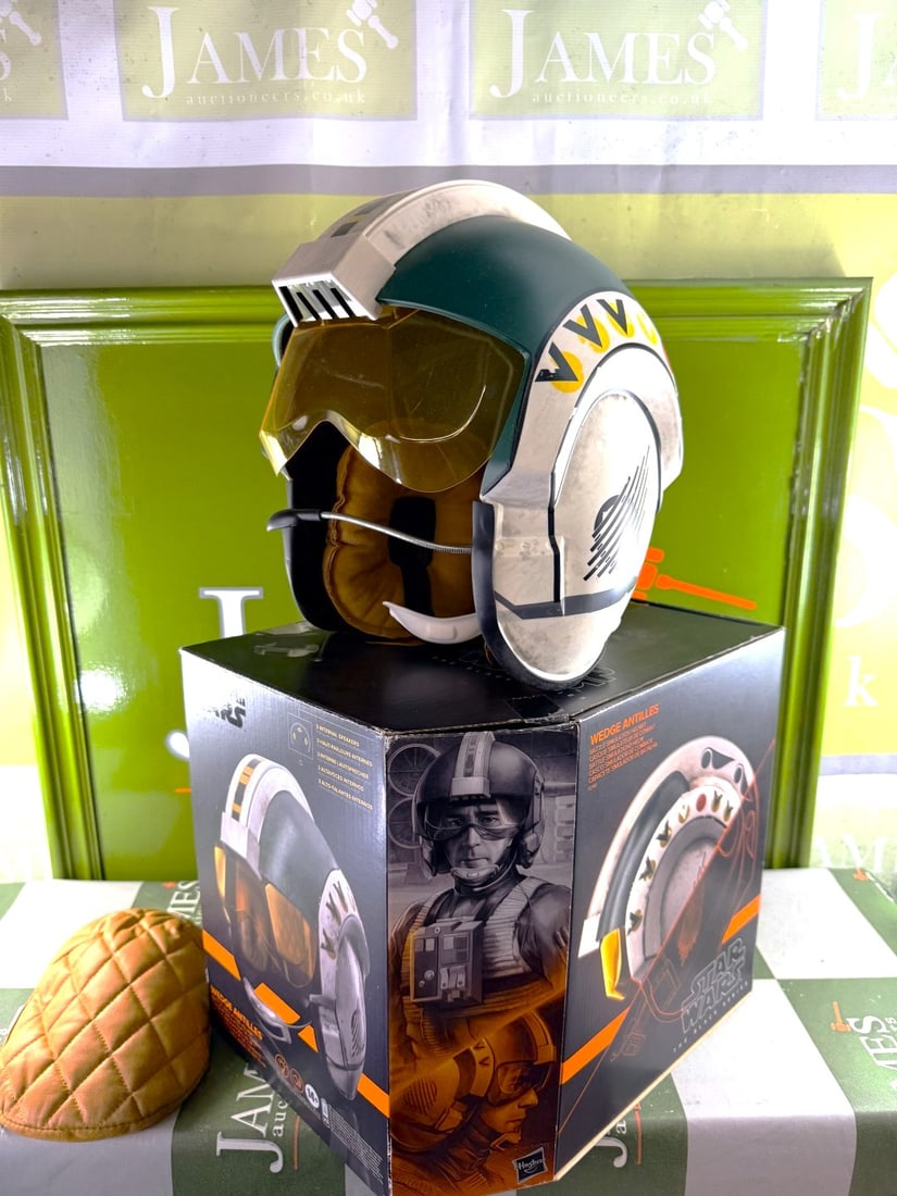 Hasbro Star Wars 1:1 Scale Black Series `Wedge Antilles` Battle Simulation Helmet (1 of 7)