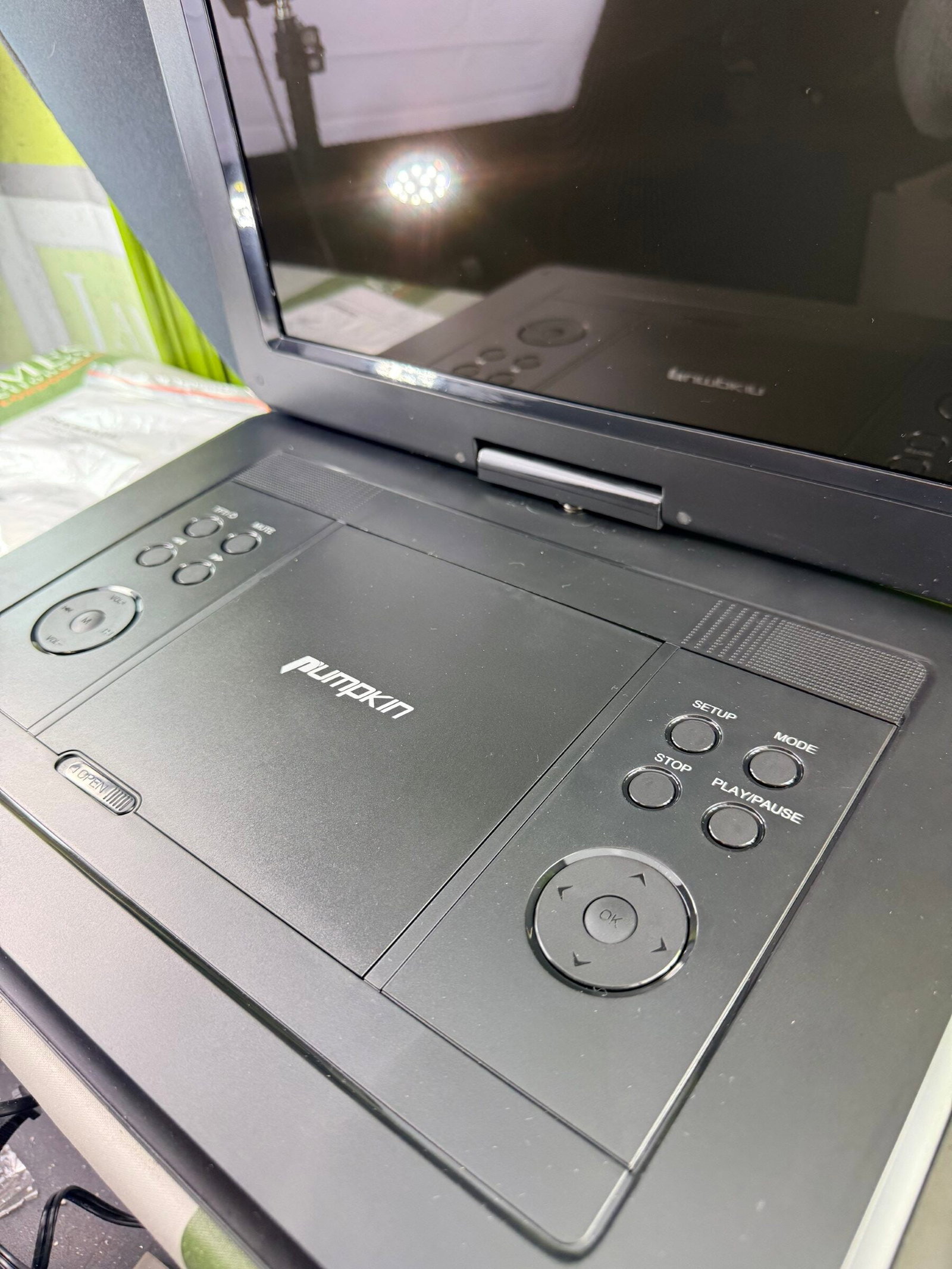 Pumpkin Portable DVD Player Long Battery Life HDMI 14 Inch - 2