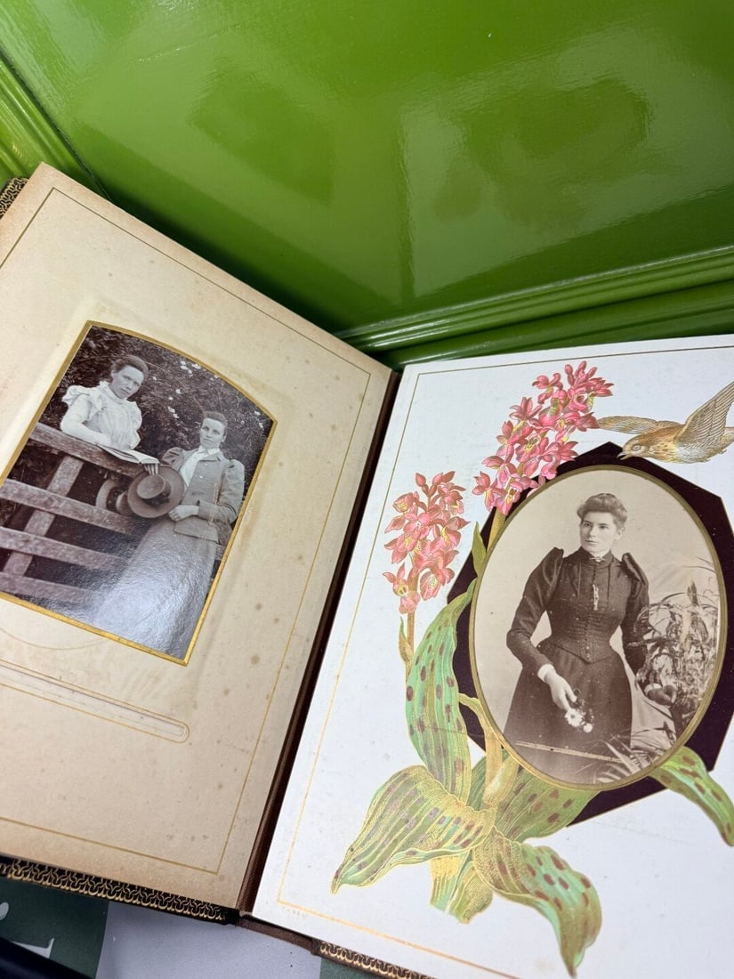 Vintage Gold Leaf Leather Bound Family Photo Albums With Metal Clasps - 4
