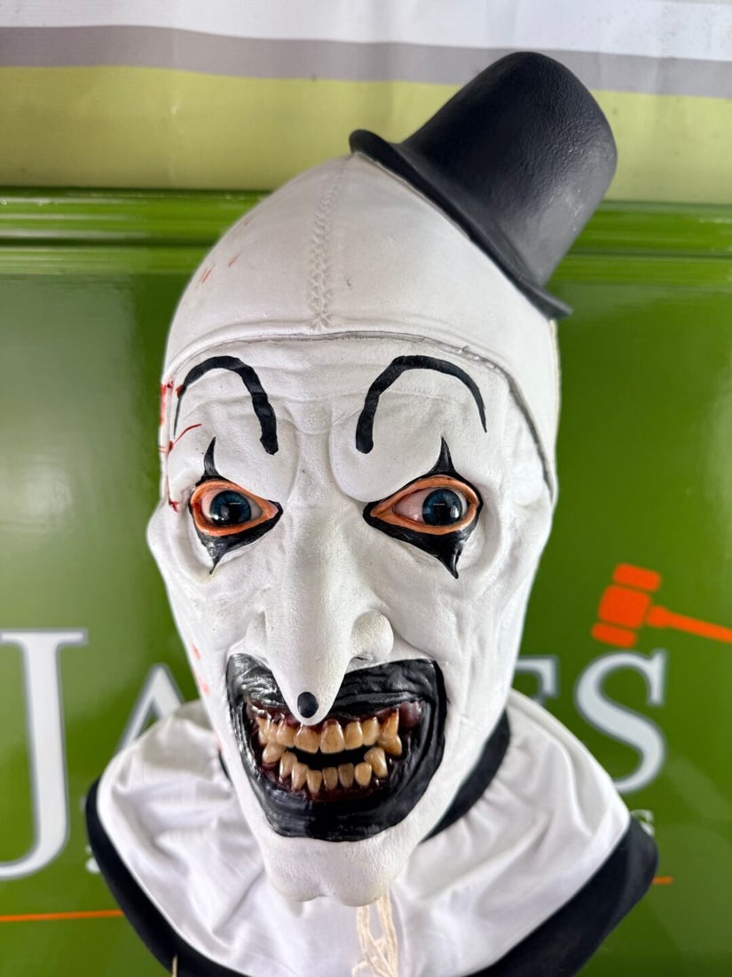 Maniac Prop Shop UK `Terrifier` 1:1 Scale Horror Torso Bust - 3